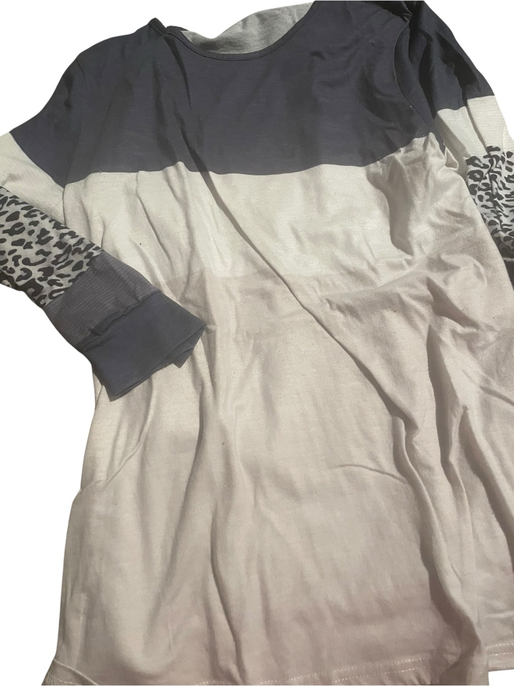 Boutique size small Pullover Tunic with Leopard Sleeve Accent - like new